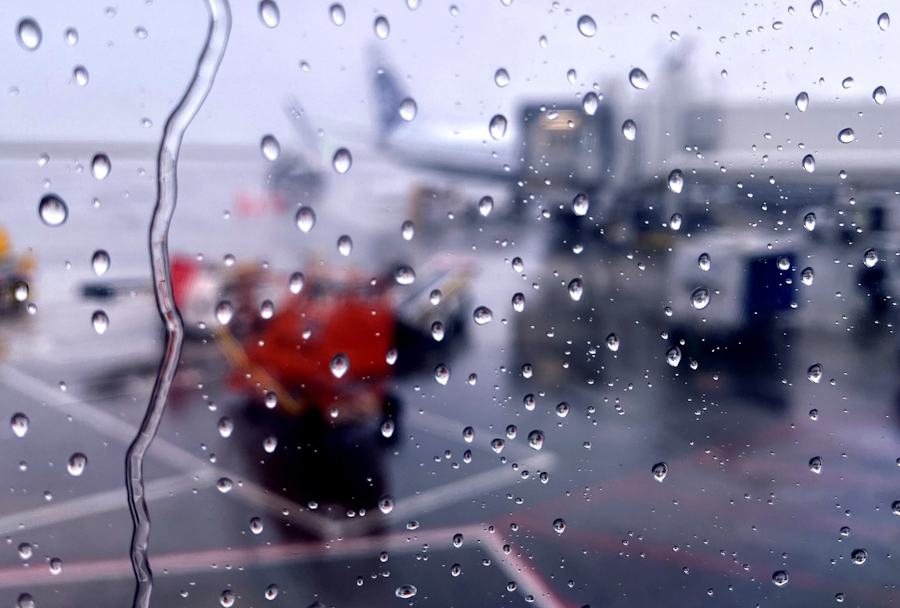 seattle-airport-rain.jpg