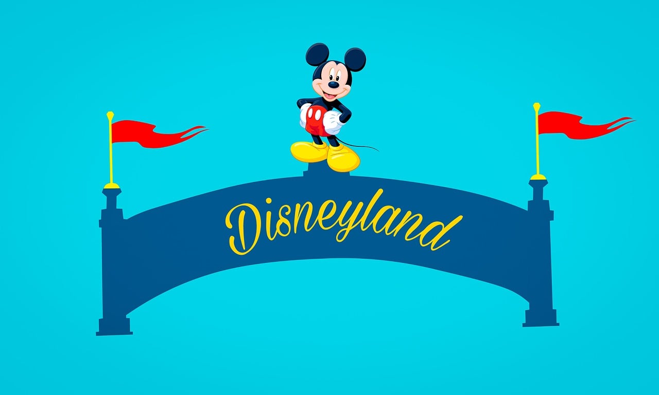 disneyland-3080005_1280.jpg