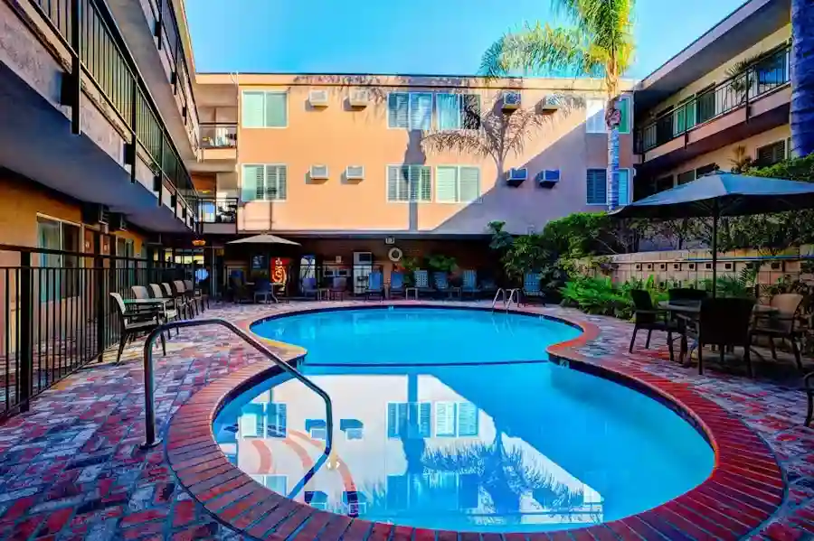 Swimming Pool at the Dunes Inn-Wilshire Los Angeles Budget Hotel