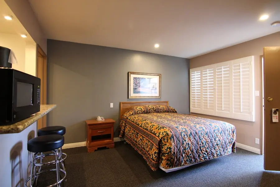 Guest Bedroom at the Dunes Inn-Wilshire Los Angeles Budget Hotel