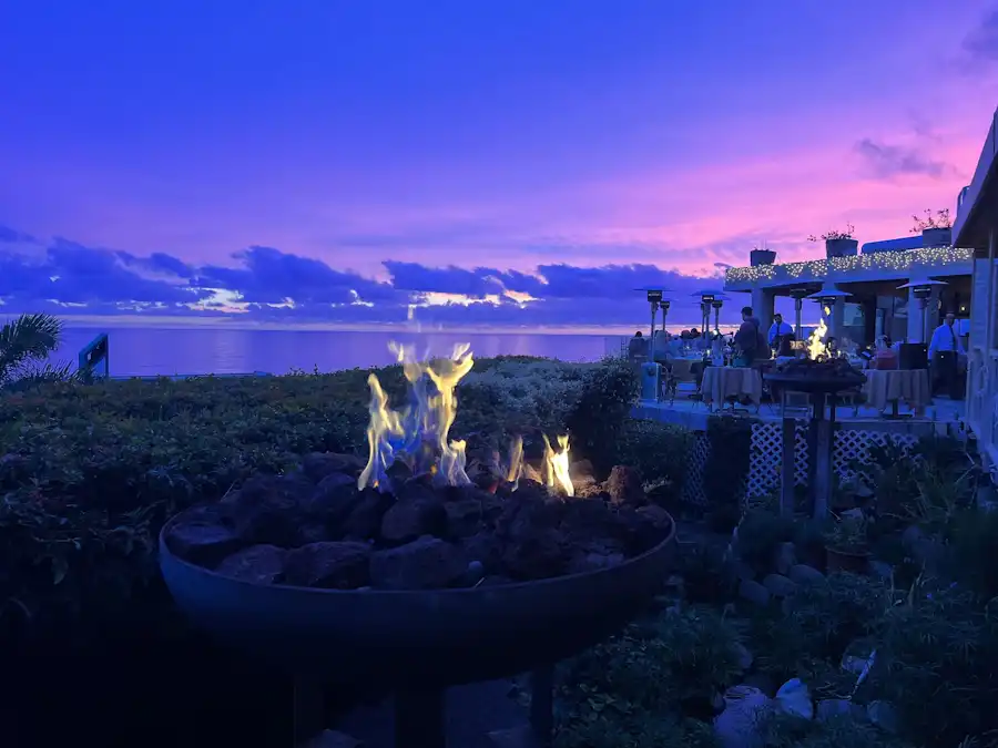 Geoffrey's Malibu Restaurant at night