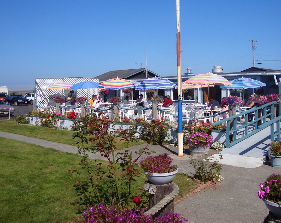 Gill's by the Bay Restaurant in King Salmon near Eureka