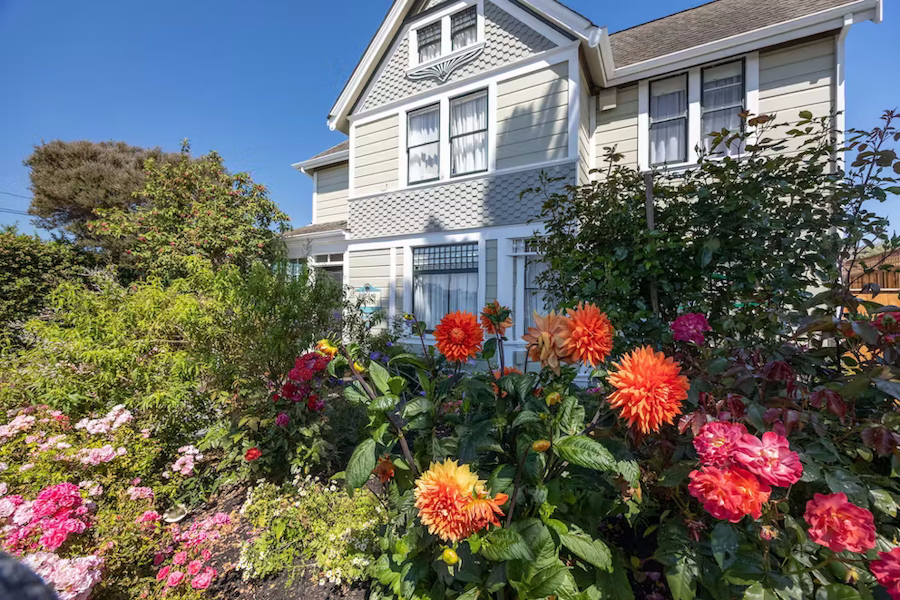 Nantucket-Whale-Inn-Half-Moon-Bay.avif