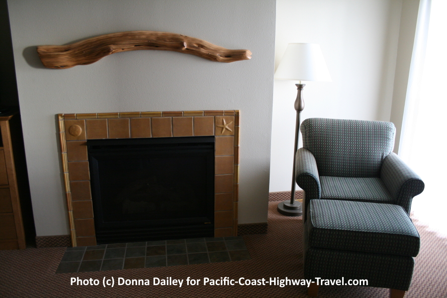 Guest bedroom in The Overleaf Lodge and Spa in Yachats, Oregon