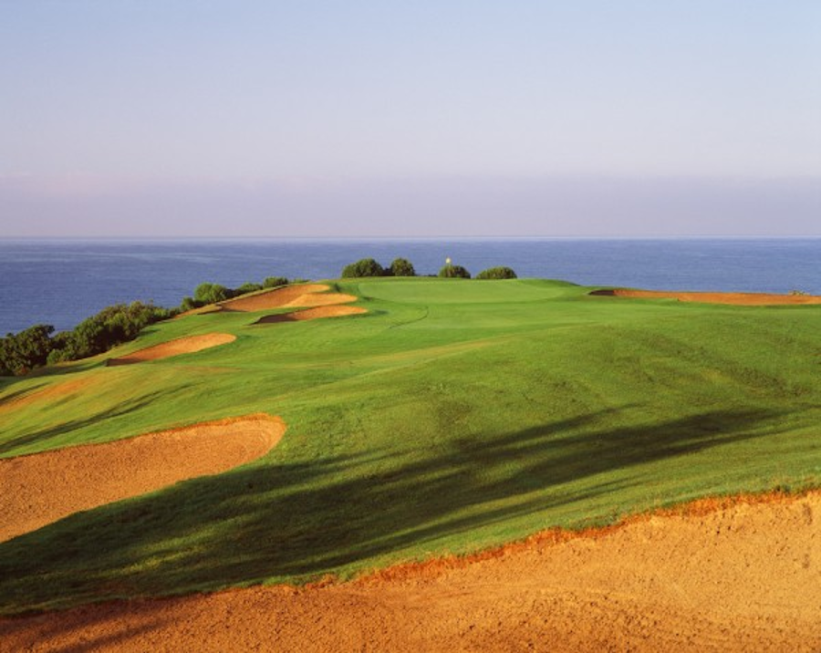 Pacific Coast Highway Travel lists some of the best golf courses in Santa Barbara, if you plan to stop off in Santa Barbara and play on these scenic courses.