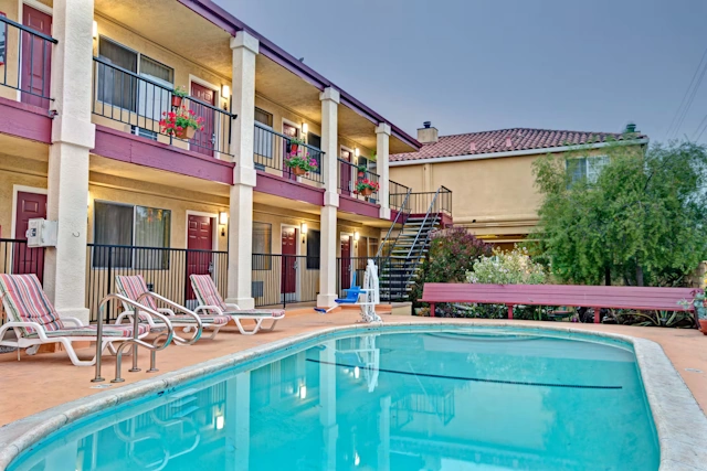 Super 8 by Wyndham Santa Cruz