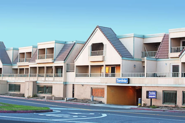 Travelodge by Wyndham Ocean Front Hotel in Huntington Beach