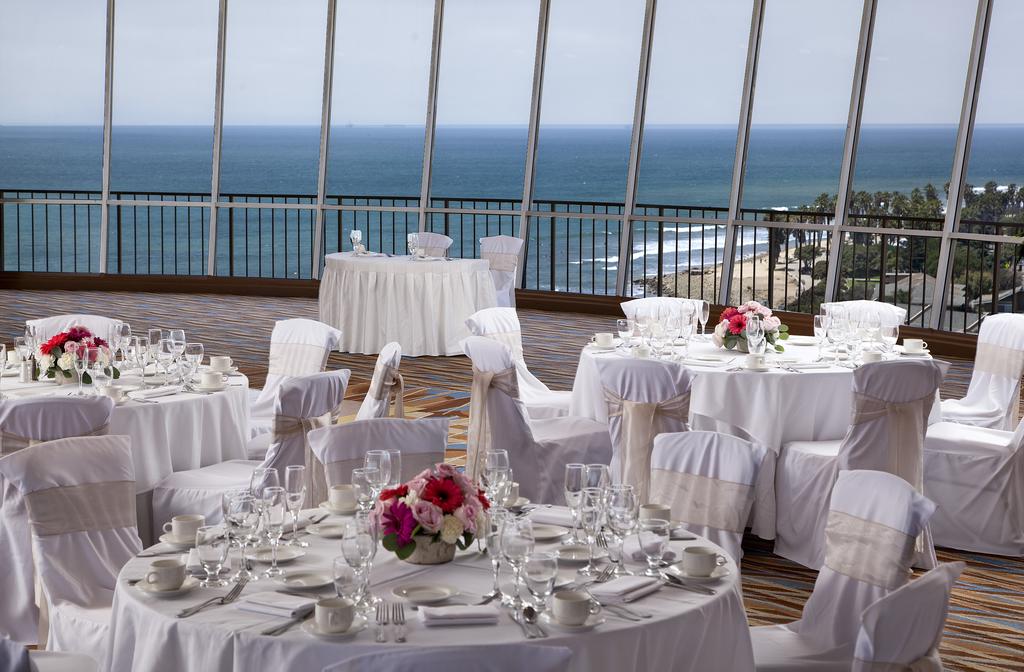 Restaurant at the Crowne Plaza Ventura Beach Hotel