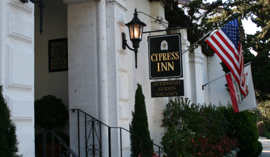 This Carmel dog-friendly hotel, the historic Cypress Inn, is co-owned by movie legend Doris Day and offers luxury lodgings for travelers in Carmel-by-the-Sea.