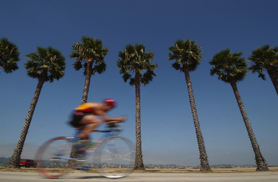 Bicycling the Pacific Coast Book Review is a complete route guide for cyclists planning to bike from Canada through Oregon, Washington & California to Mexico.