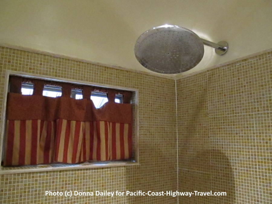 Bathroom in the Sussex Suit accommodation at the JUST Inn in Paso Robles, California