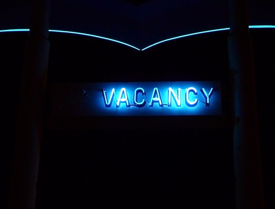 Blue neon sign for a vacancy in a hotel