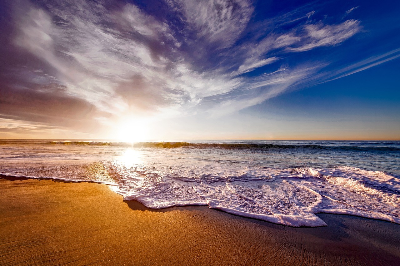 Pacific Coast Highway Travel's list of the best beaches in California with beaches in Santa Monica, Big Sur, Malibu, Carmel, Cambria, La Jolla and Coronado.