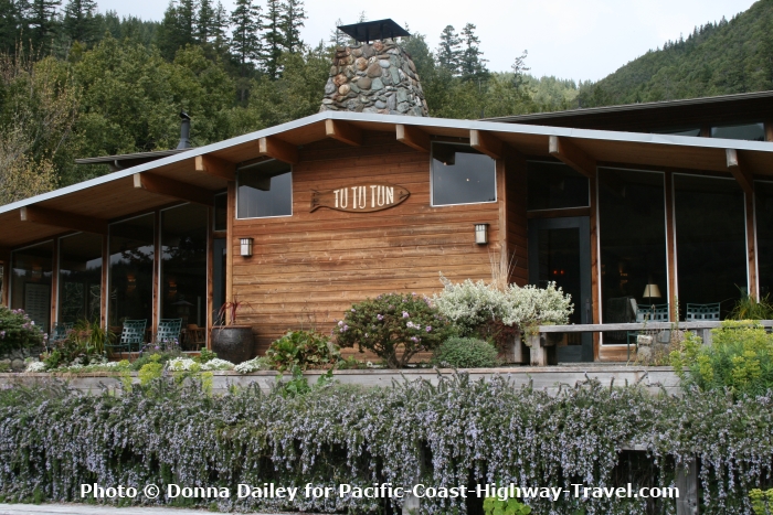 If you’re looking for good Gold Beach Oregon lodging check out the Tu Tu Tun Lodge a few miles inland along the Rogue River on the Southern Oregon coast.