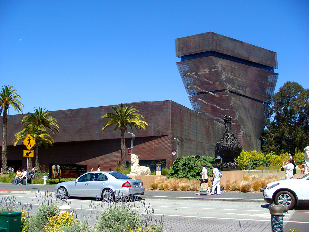 The de Young Museum building in San Francisco's Golden Gate Park