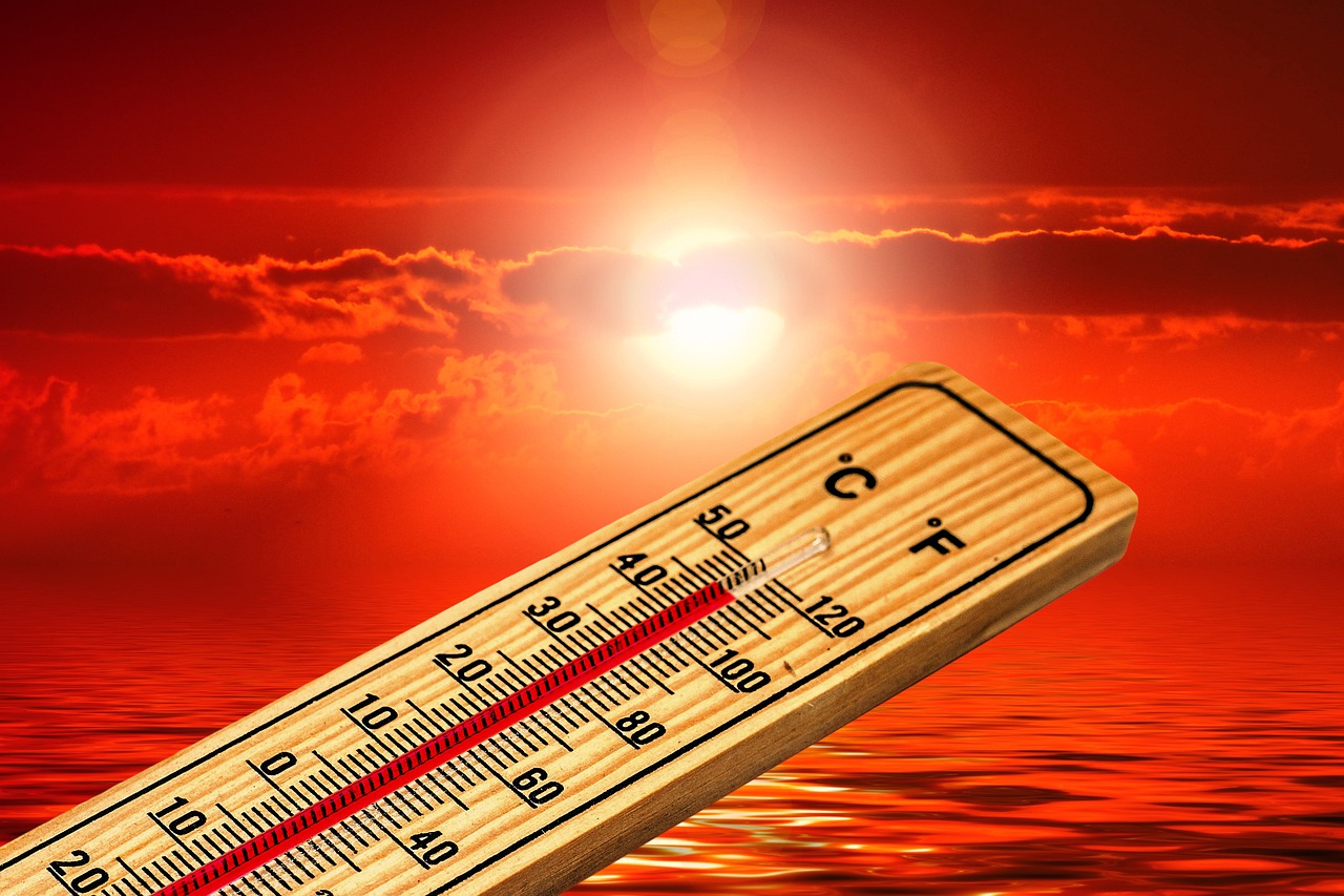 A thermometer showing summer temperatures in Carlsbad, California