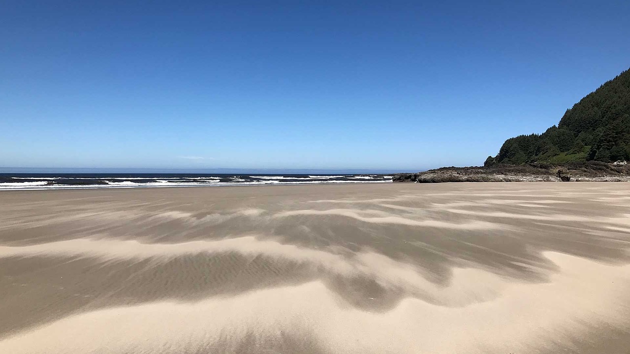 Tides at a beach at Yachats in Oregon